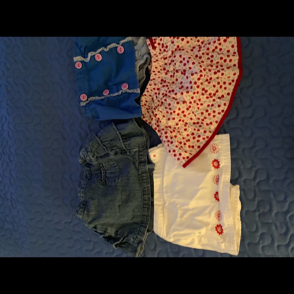 Infant skirts.